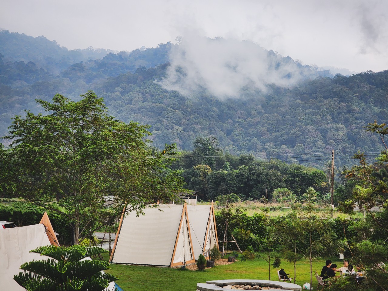 ภาพบบรยากาศภายนอกกระโจม 6 ถึง 7 - 9